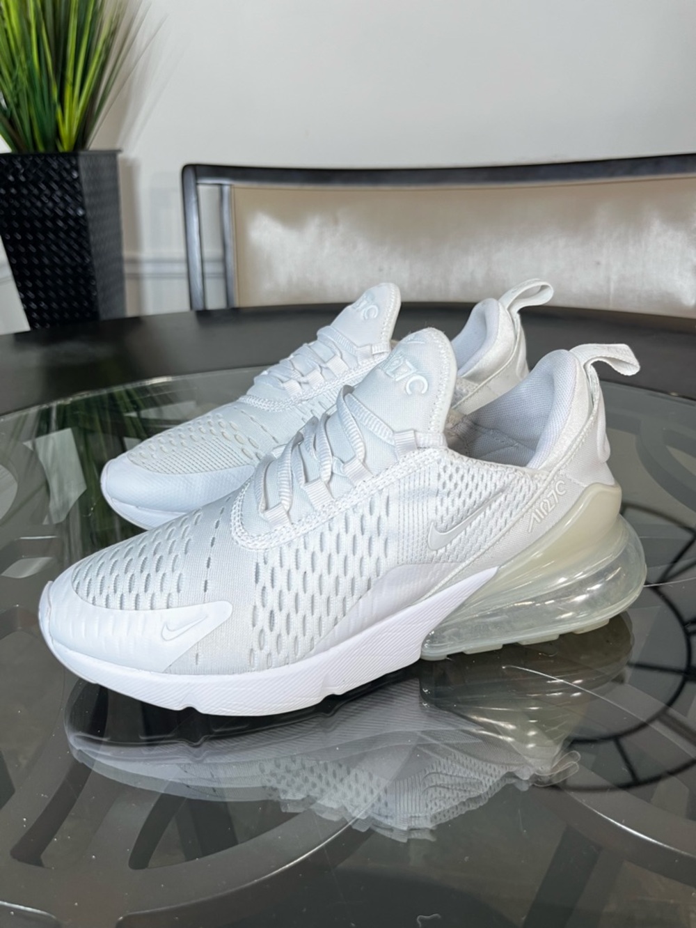 Nike White Air Max 270 Lightweight Running Shoes Triple White Sz 8.5 Women’s